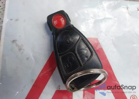 2006 Mercedes-Benz Clk 350 из США, поврежденный, VIN WDBTK56G26T068508